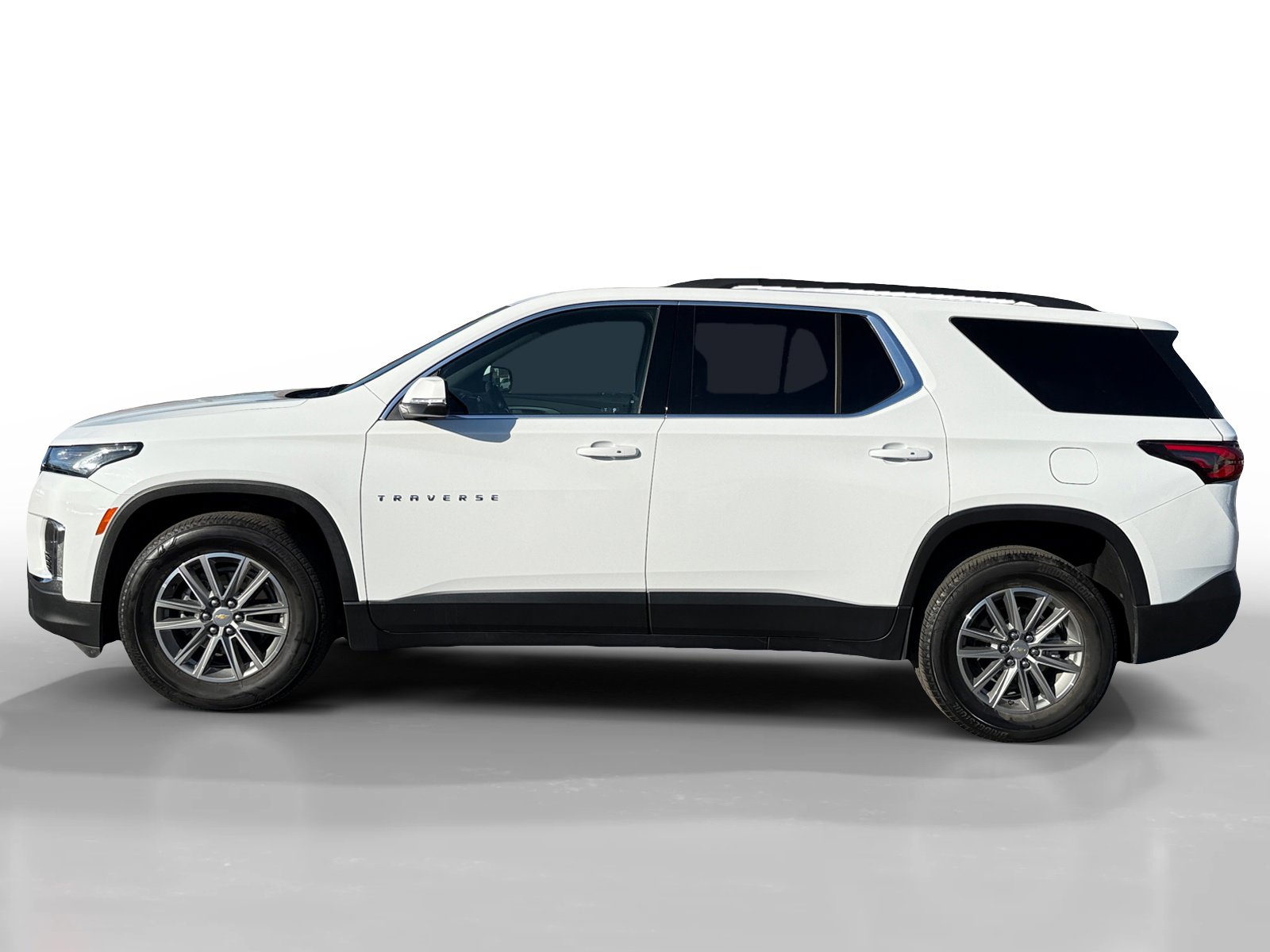 Used 2023 Chevrolet Traverse LT image 2