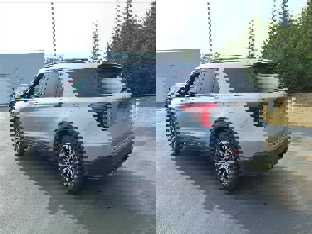 Used 2024 Ford Explorer ST-Line w/ Class IV Trailer Tow Package image 24