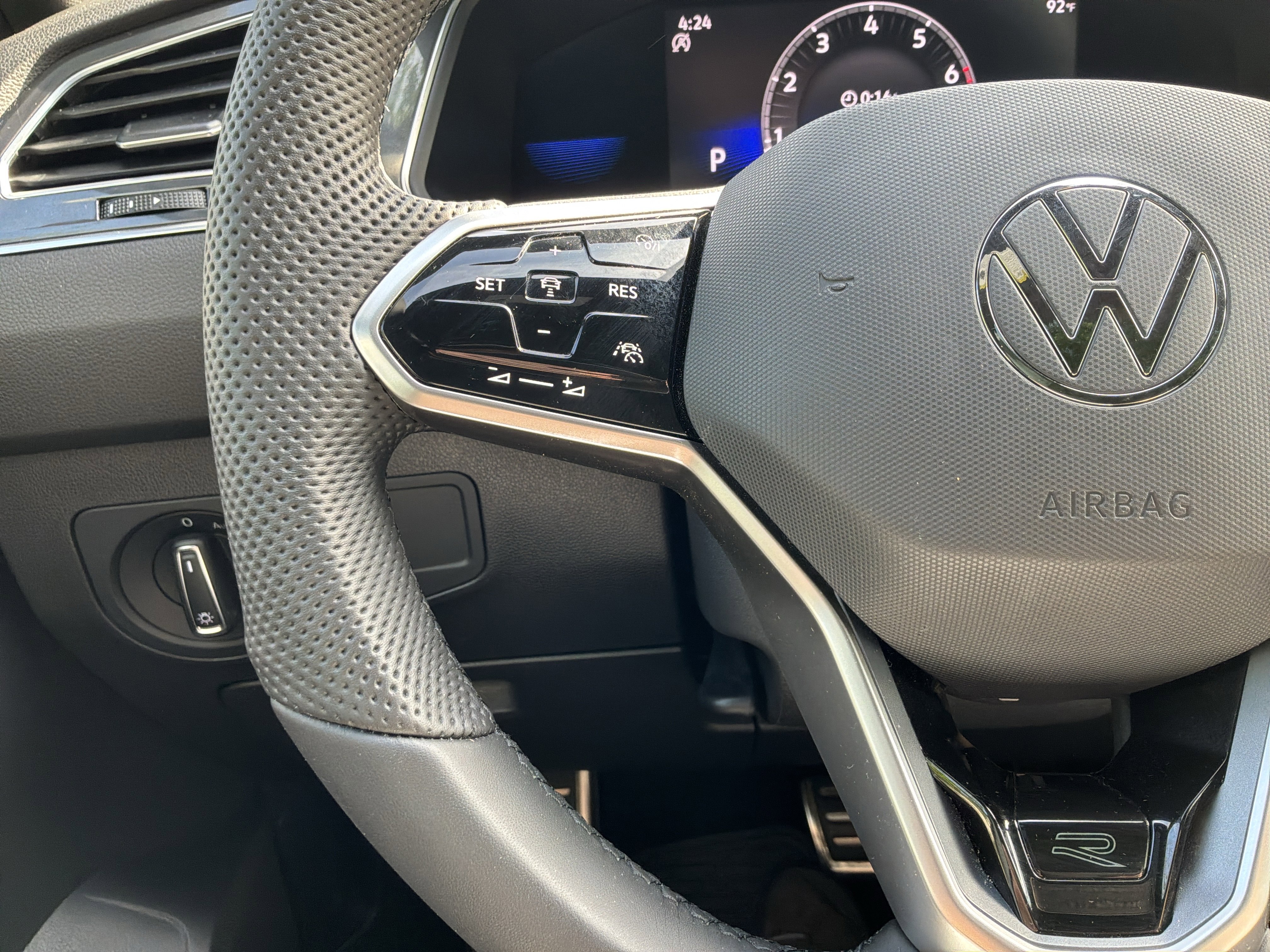 Used 2022 Volkswagen Tiguan SE R-Line FWD image 19