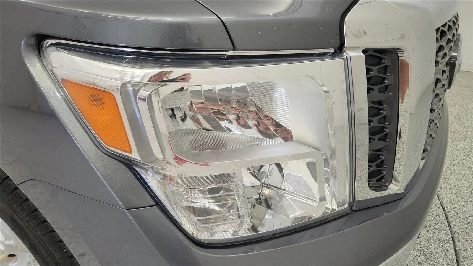 Used 2017 Nissan Titan SV AWD/4WD image 14