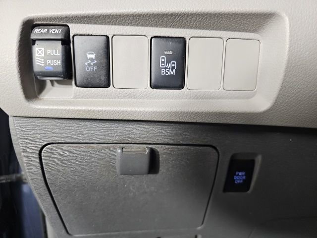 Used 2015 Toyota Sienna XLE image 19