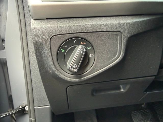 Certified 2021 Volkswagen Atlas Cross Sport SE image 11