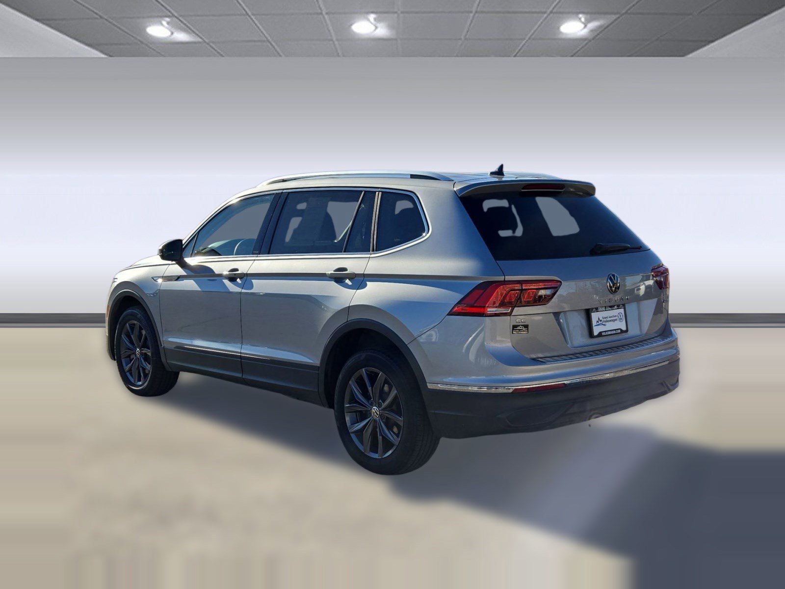 Used 2022 Volkswagen Tiguan SE image 3