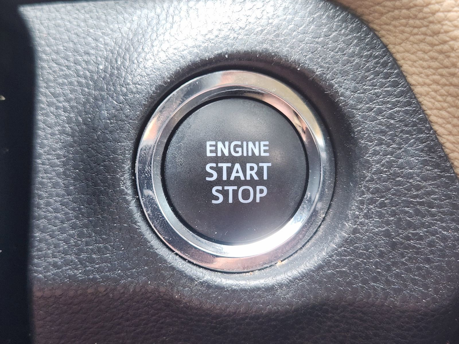 Used 2025 Toyota RAV4 XLE Premium FWD image 25