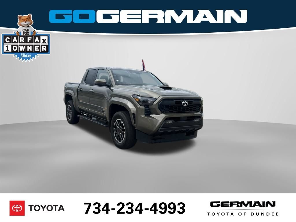 Used 2024 Toyota Tacoma TRD Sport AWD/4WD image 4