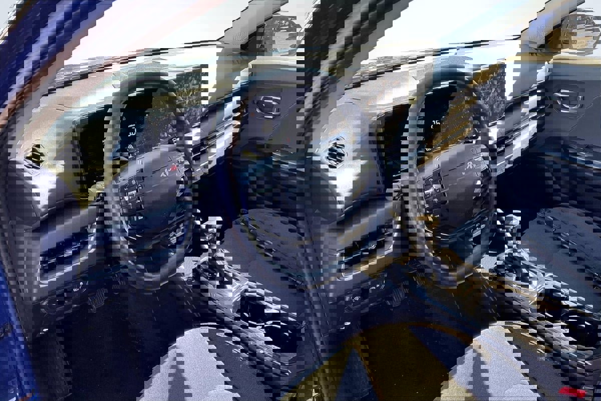 Used 2025 Kia K4 LXS image 9