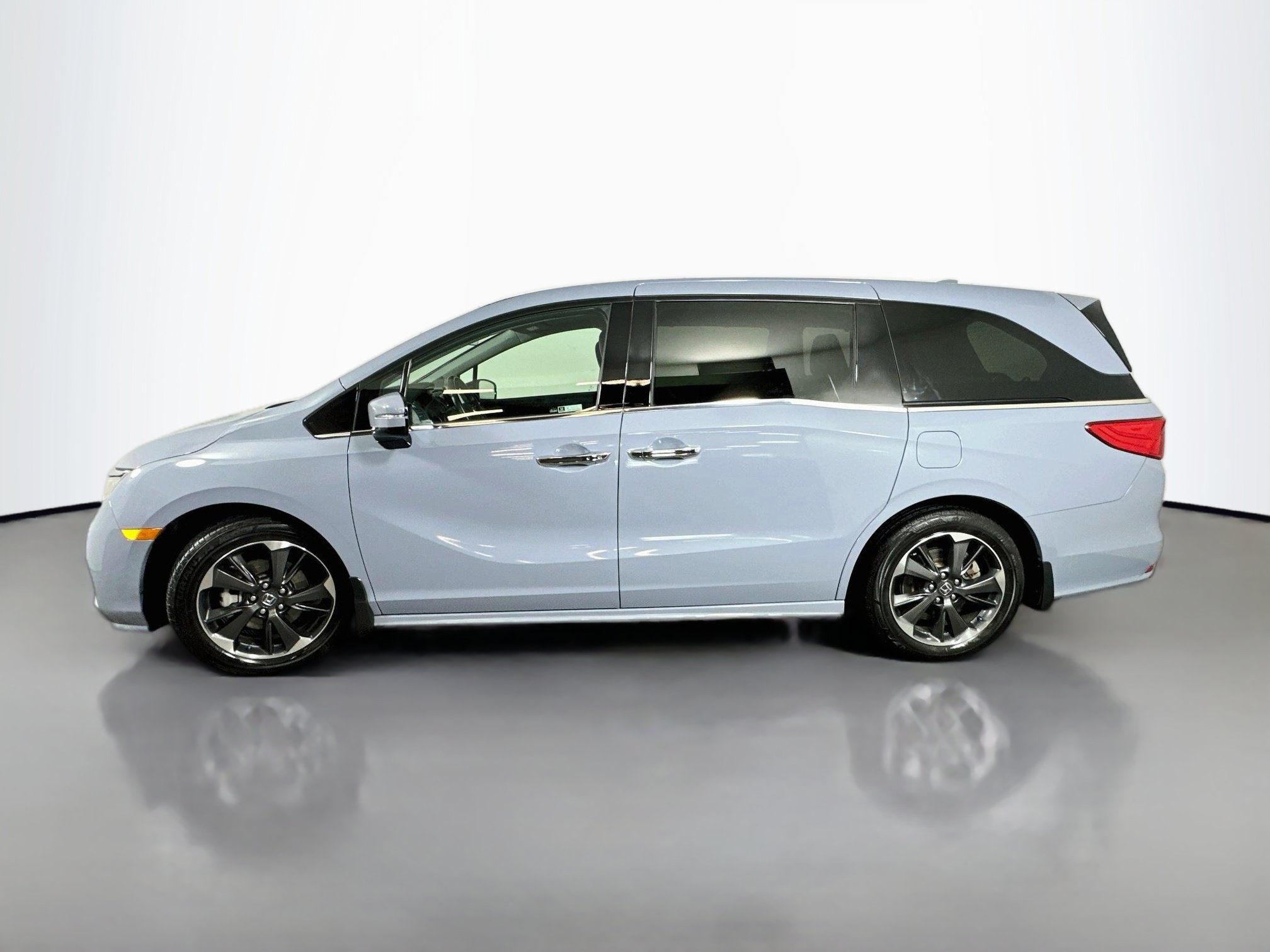 Used 2024 Honda Odyssey Elite image 4