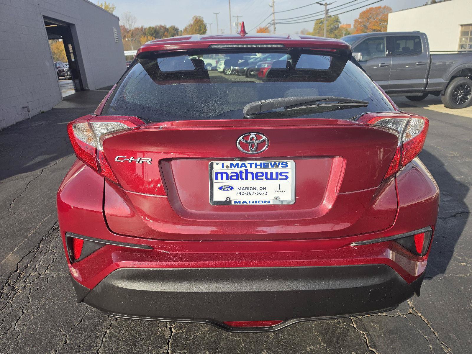 Used 2018 Toyota C-HR XLE FWD image 3