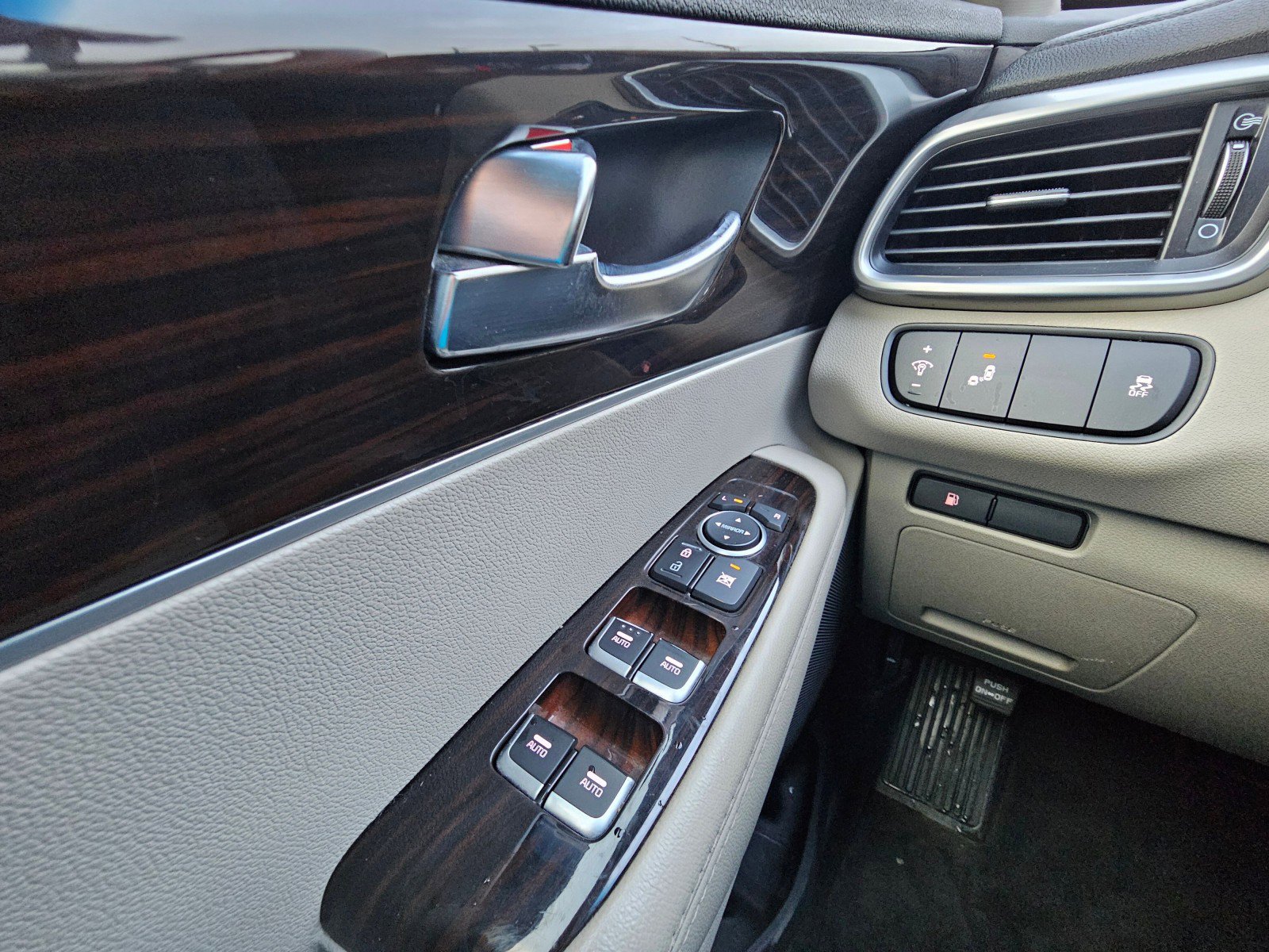 Used 2020 Kia Sorento LX image 39