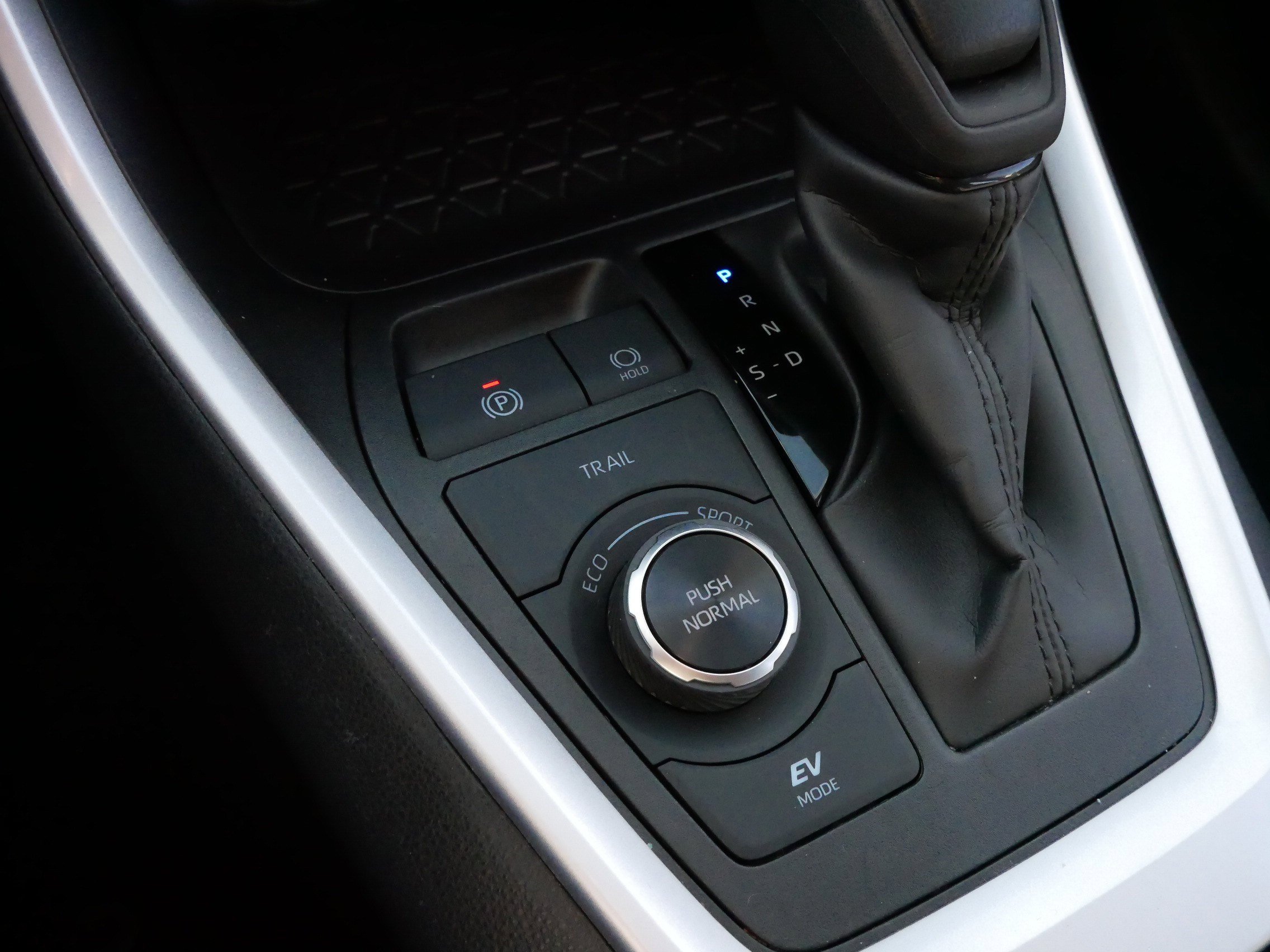 Certified 2025 Toyota RAV4 LE image 55