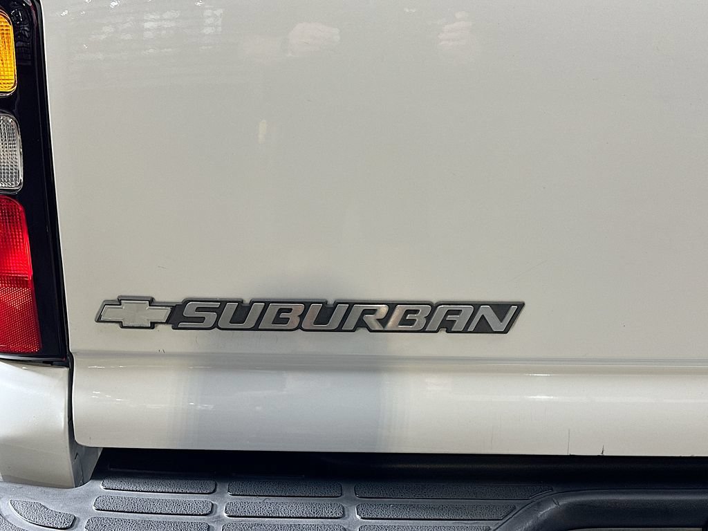 Used 2006 Chevrolet Suburban LS w/ Smart Select Package RWD image 28