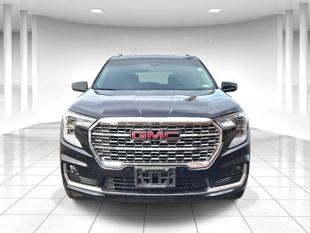 Used 2024 GMC Terrain Denali w/ Denali Premium Package image 8
