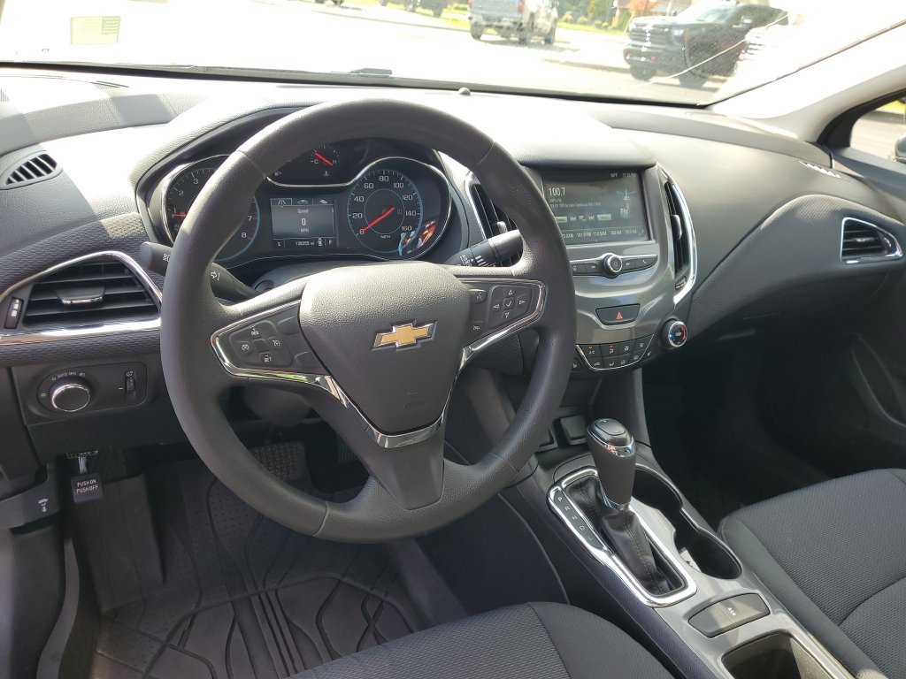 Used 2018 Chevrolet Cruze LT w/ Convenience Package FWD image 7