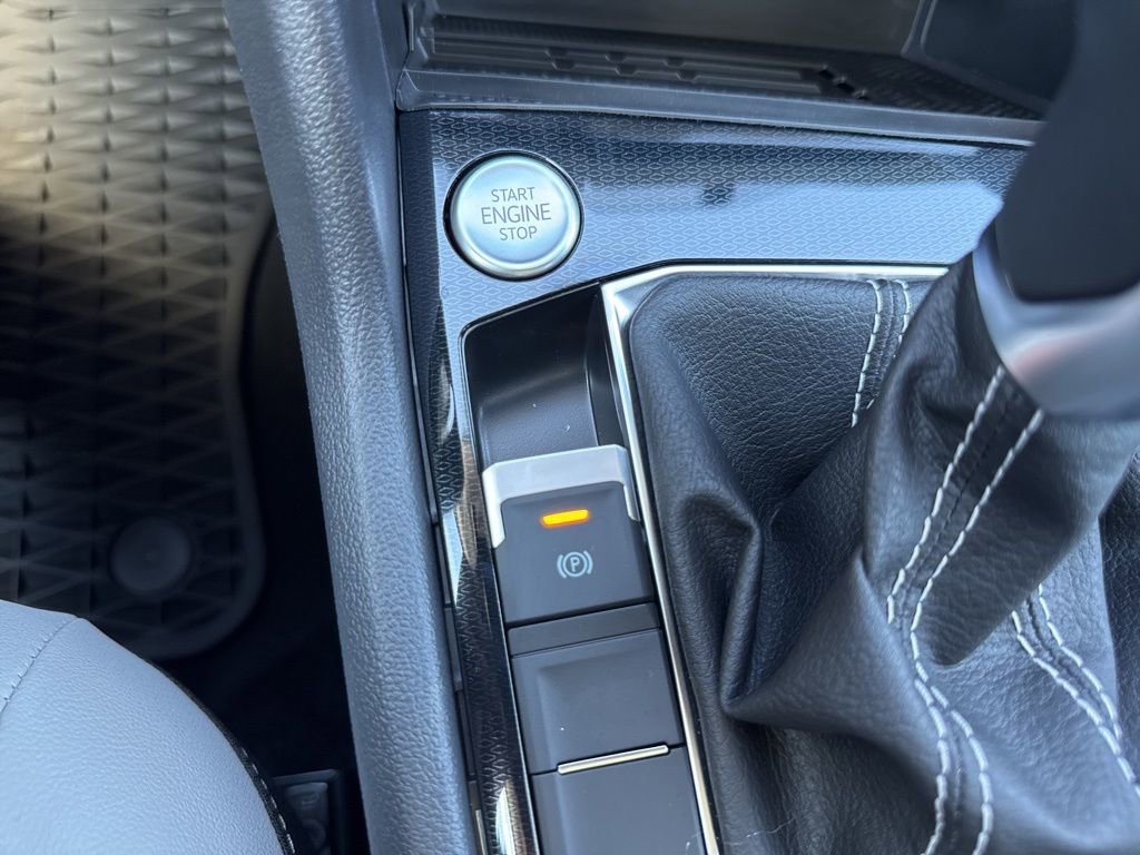 New 2025 Volkswagen Taos SE image 23