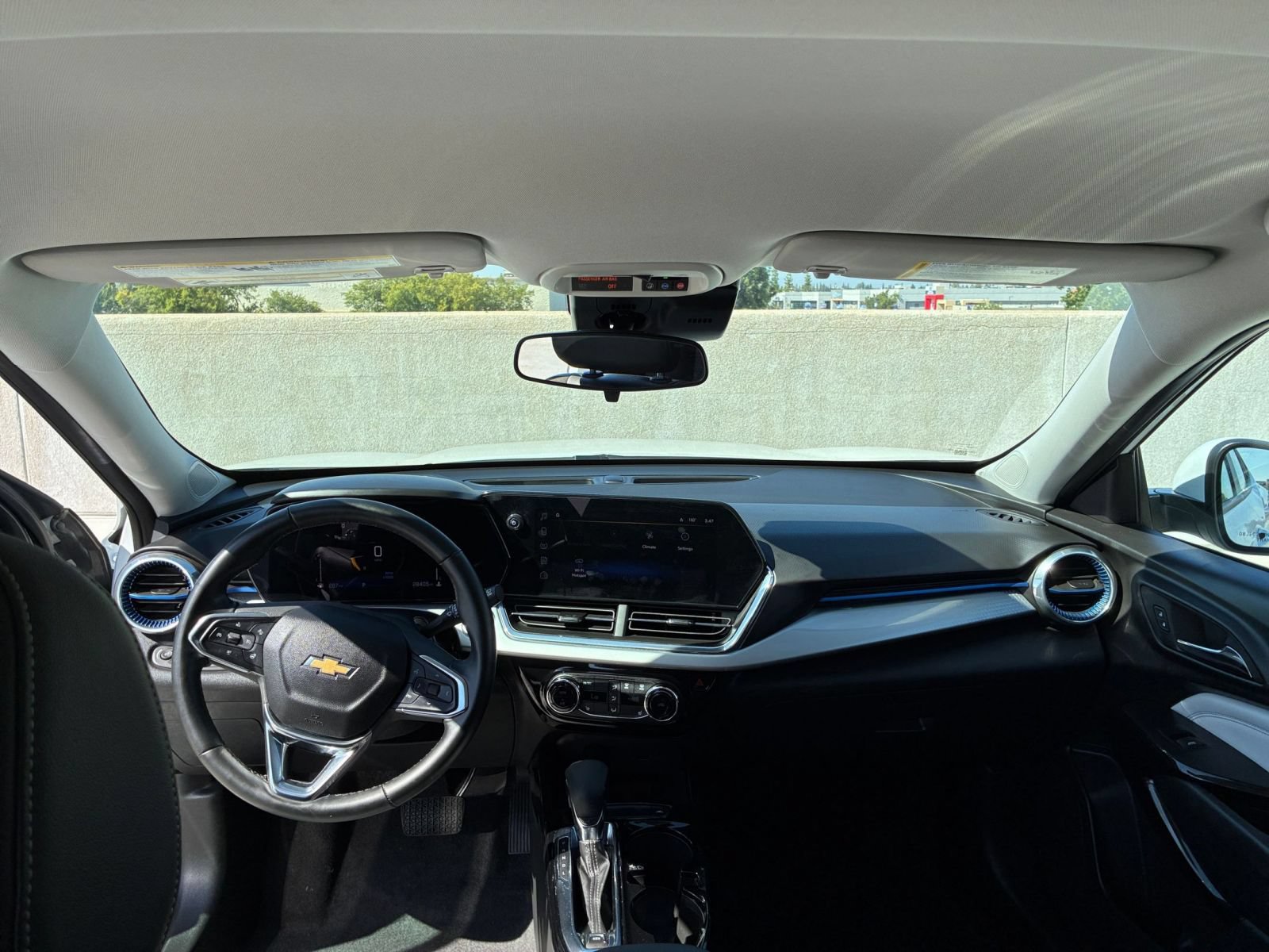 Used 2025 Chevrolet Trax LT w/ LT Convenience Package FWD image 27