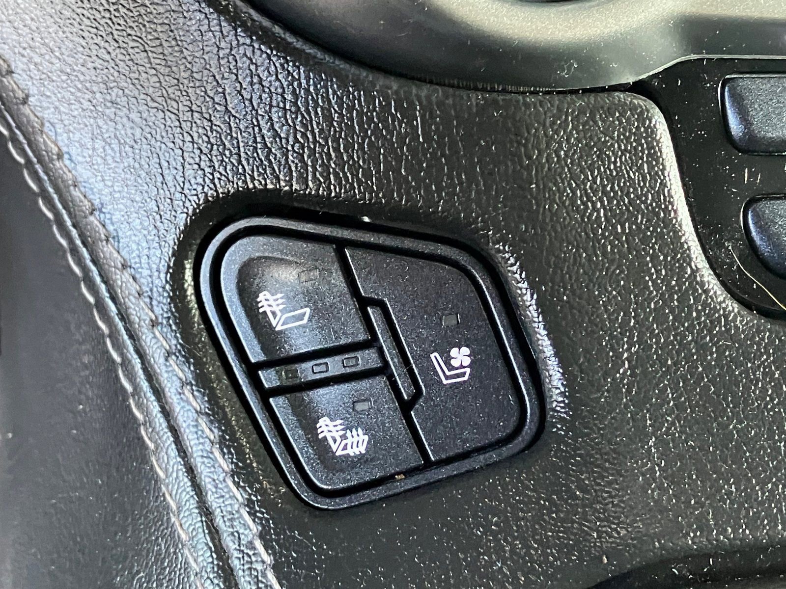 Used 2018 Chevrolet Tahoe Premier w/ RST 6.2L Performance Edition AWD/4WD image 29