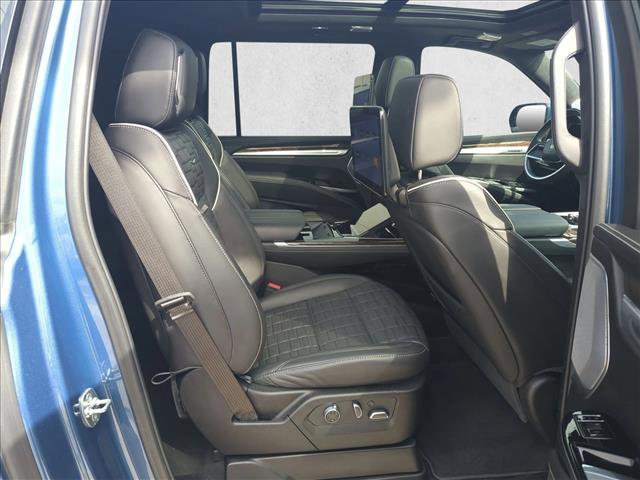 Certified 2025 Cadillac Escalade ESV Sport Platinum image 19