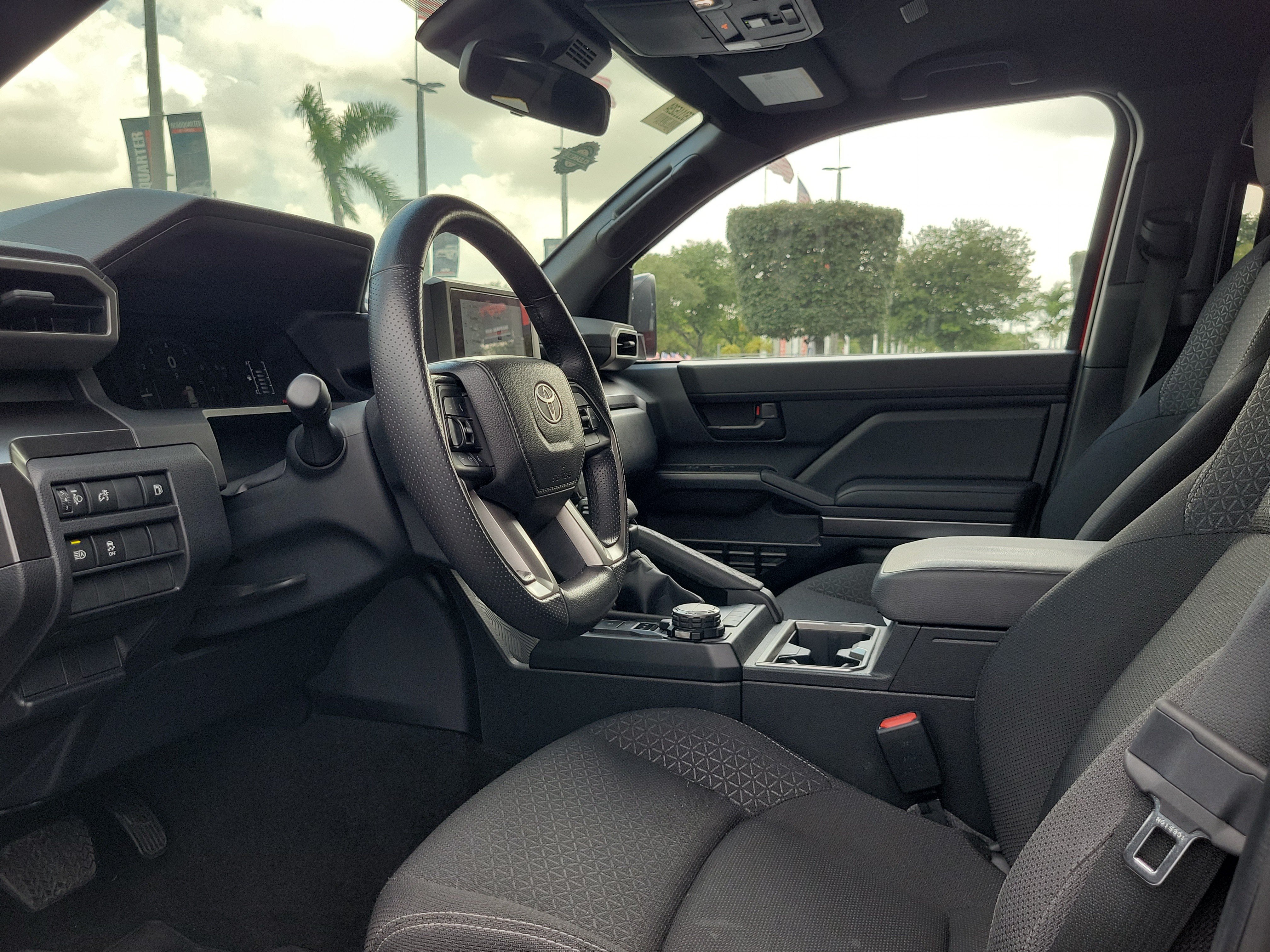 Used 2025 Toyota 4Runner SR5 AWD/4WD image 19