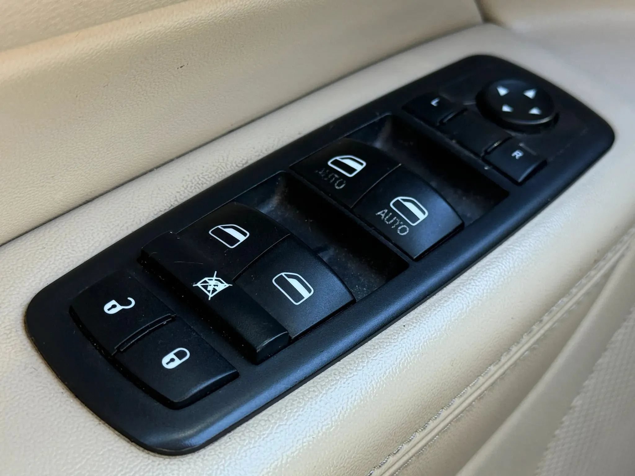 Used 2015 Jeep Grand Cherokee Limited w/ Luxury Group II AWD/4WD image 24