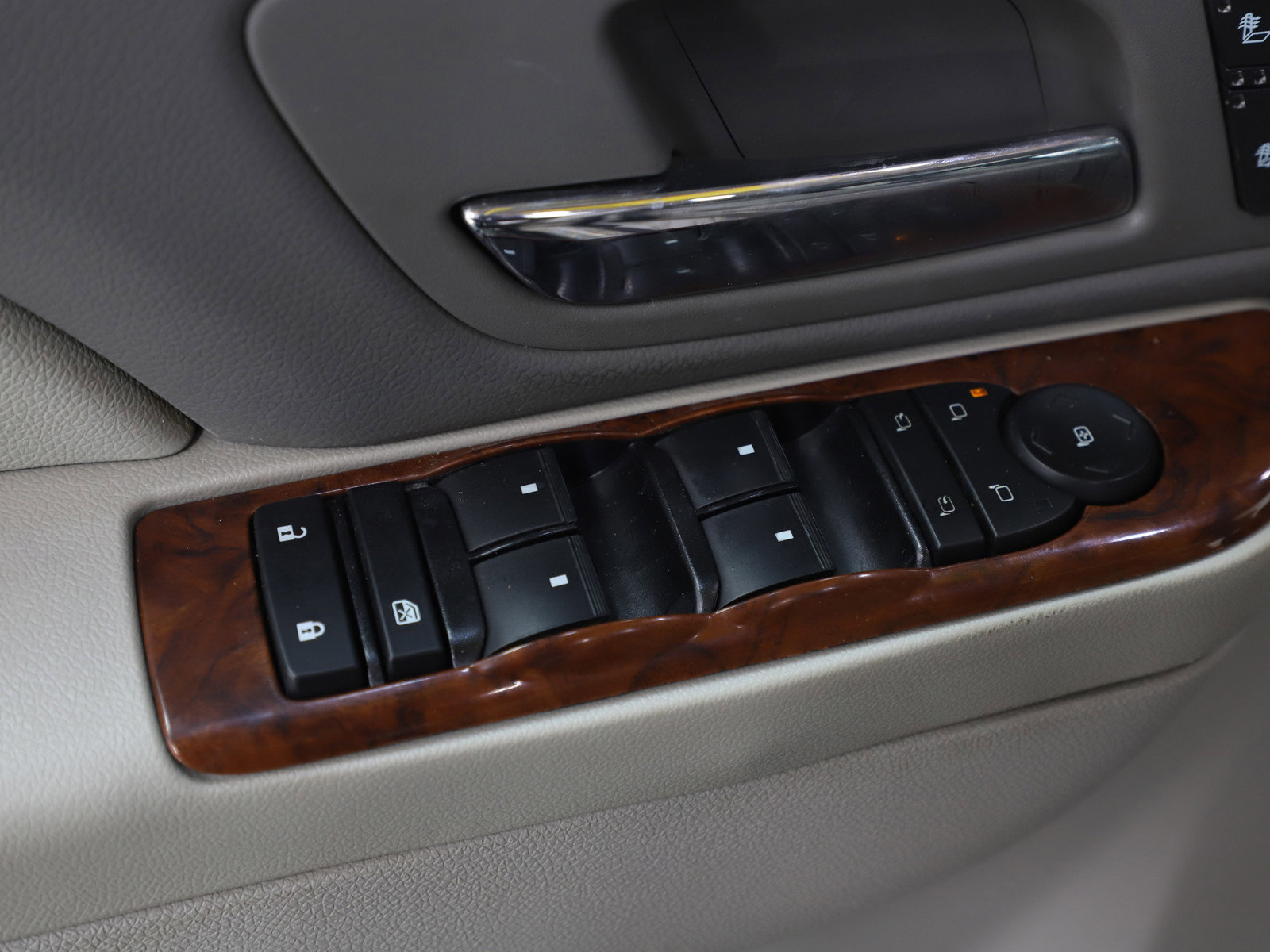 Used 2013 Chevrolet Tahoe LT w/ Luxury Package image 24