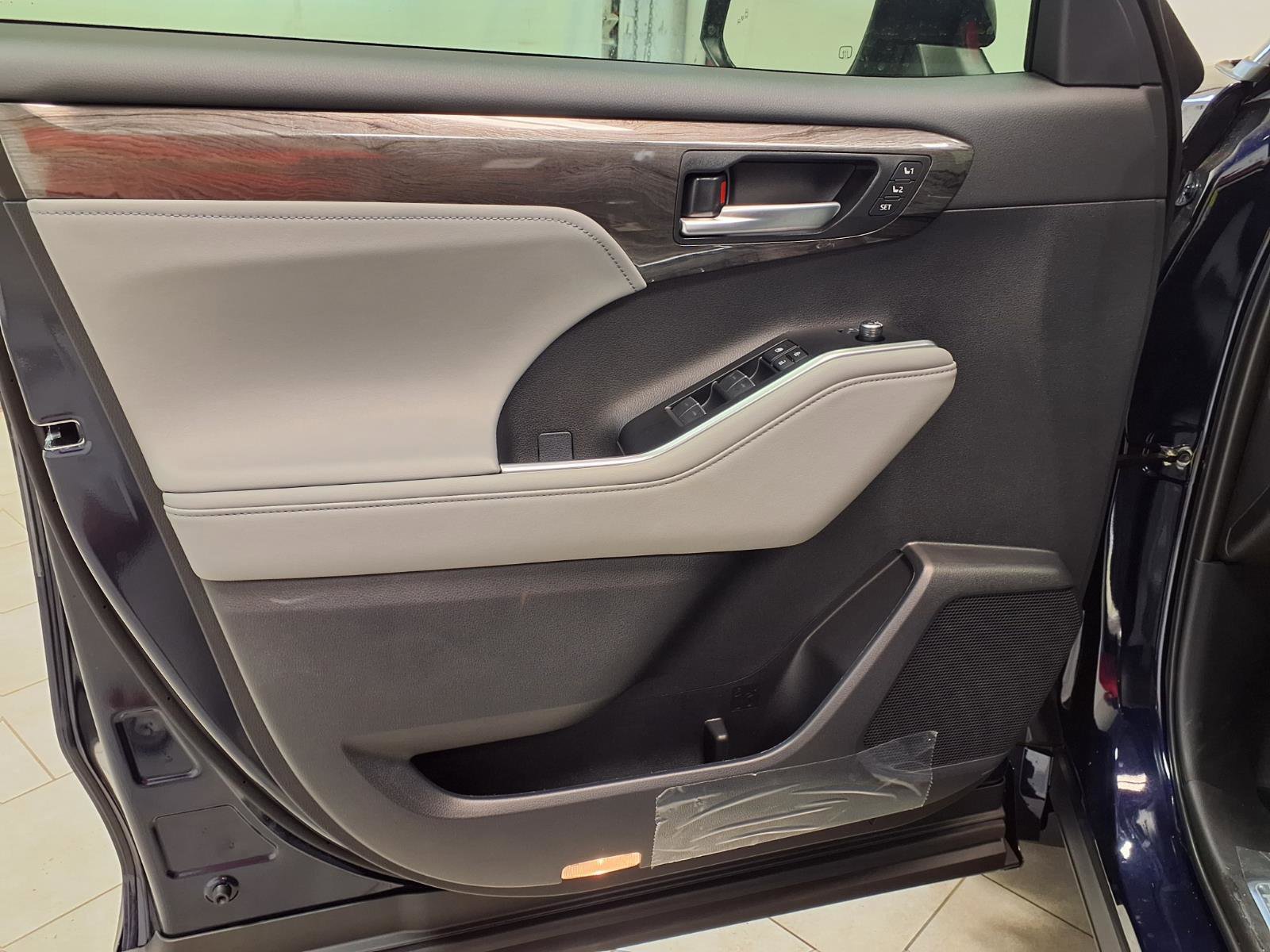 New 2026 Toyota Highlander Platinum AWD/4WD image 27