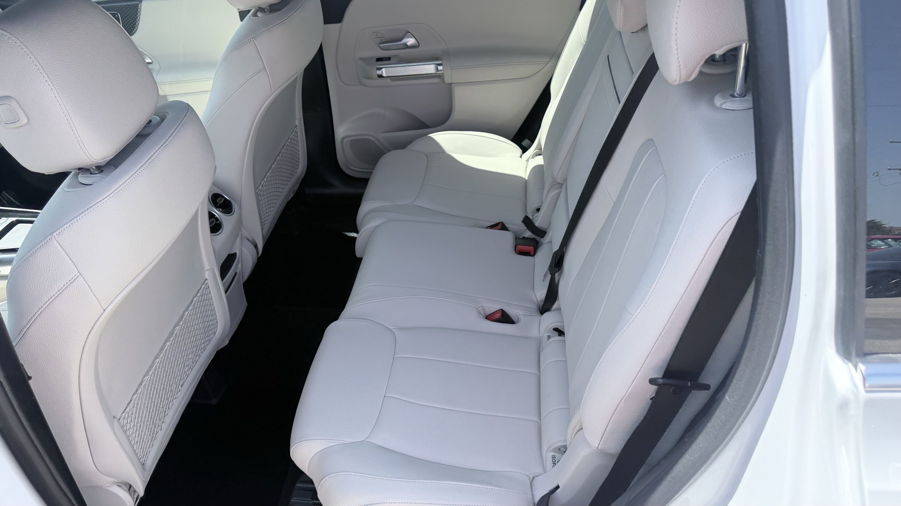 Used 2025 Mercedes-Benz GLB 250 image 32