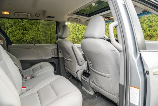Used 2015 Toyota Sienna XLE w/ XLE Navigation Package FWD image 38