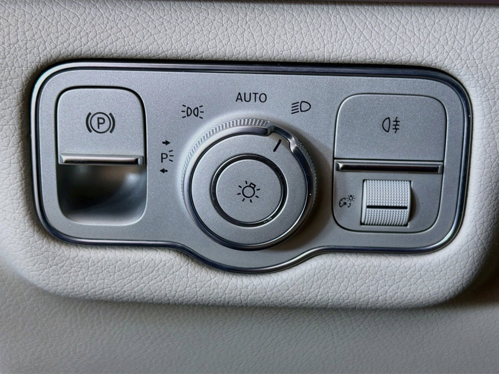 Used 2020 Mercedes-Benz GLS 580 4MATIC image 33
