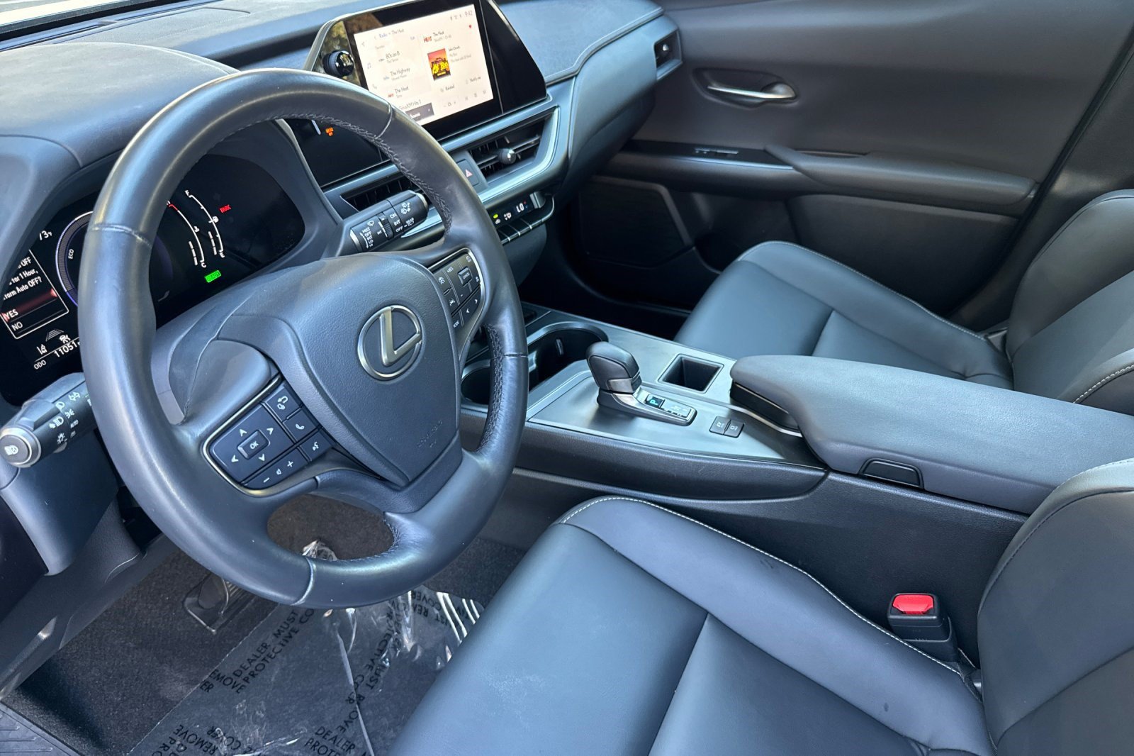 Certified 2025 Lexus UX 300h FWD w/ Accessory Package (Z2) image 11