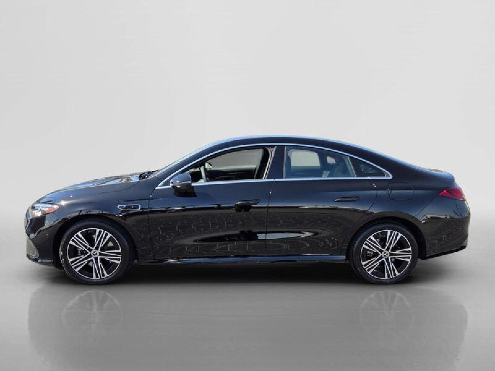 New 2027 Mercedes-Benz CLA 220 image 2