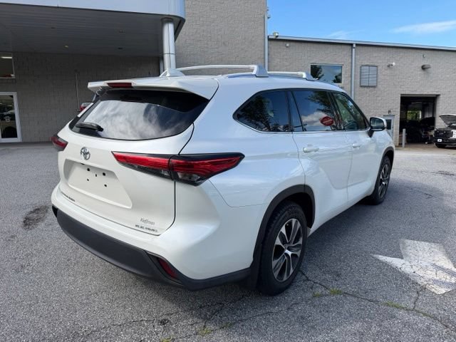 Used 2021 Toyota Highlander XLE AWD/4WD image 5