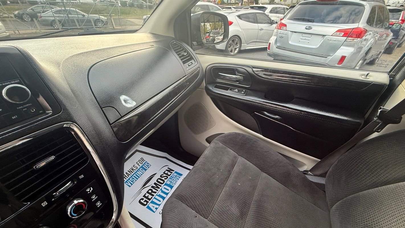 Used 2016 Dodge Grand Caravan SXT image 13