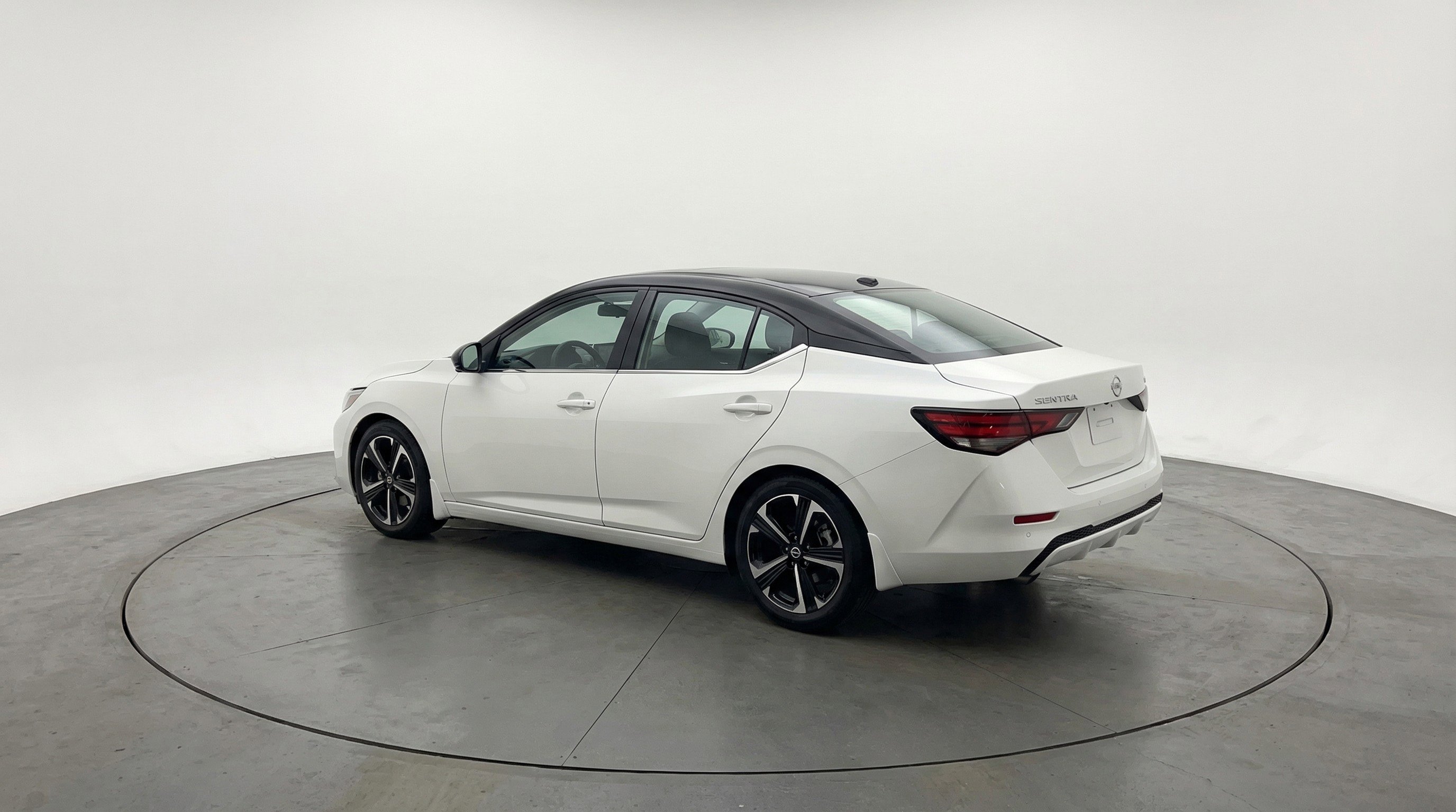 Used 2025 Nissan Sentra SV image 6