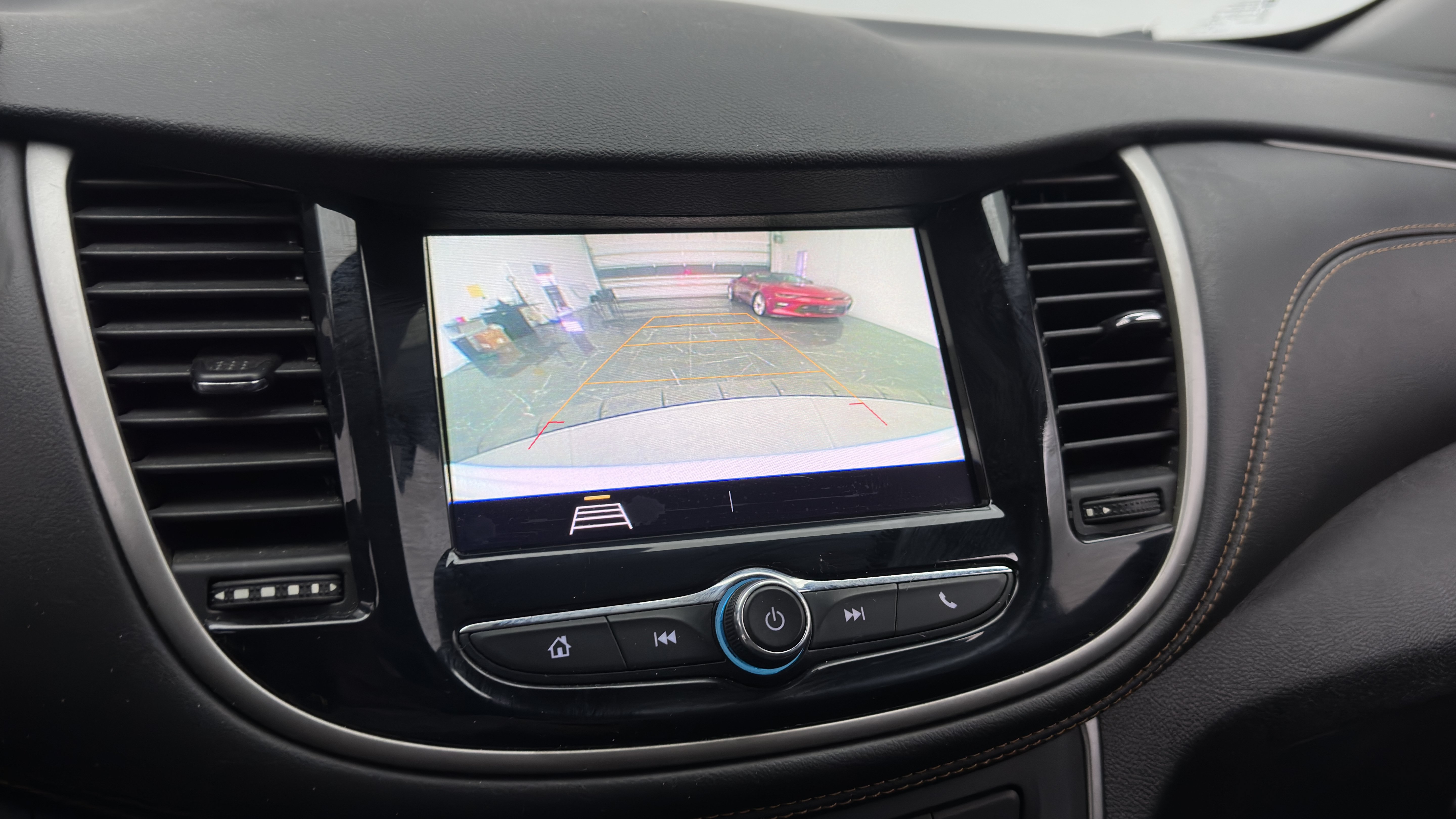 Used 2020 Chevrolet Trax LT FWD image 22