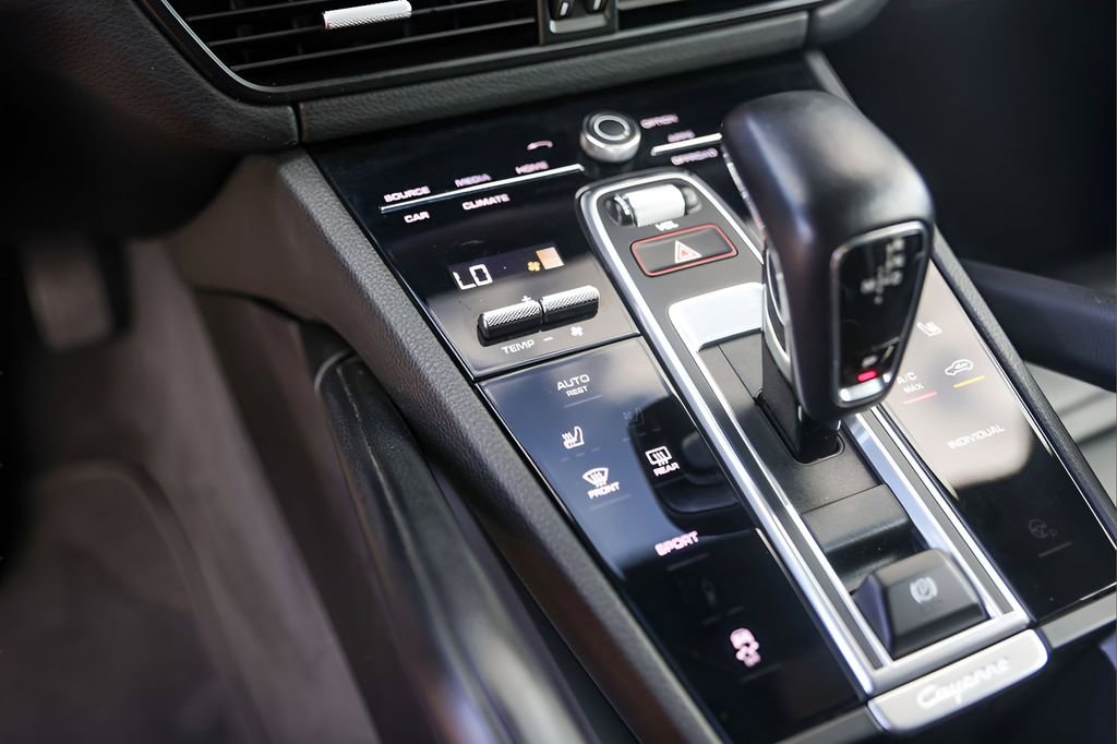 Used 2021 Porsche Cayenne image 19