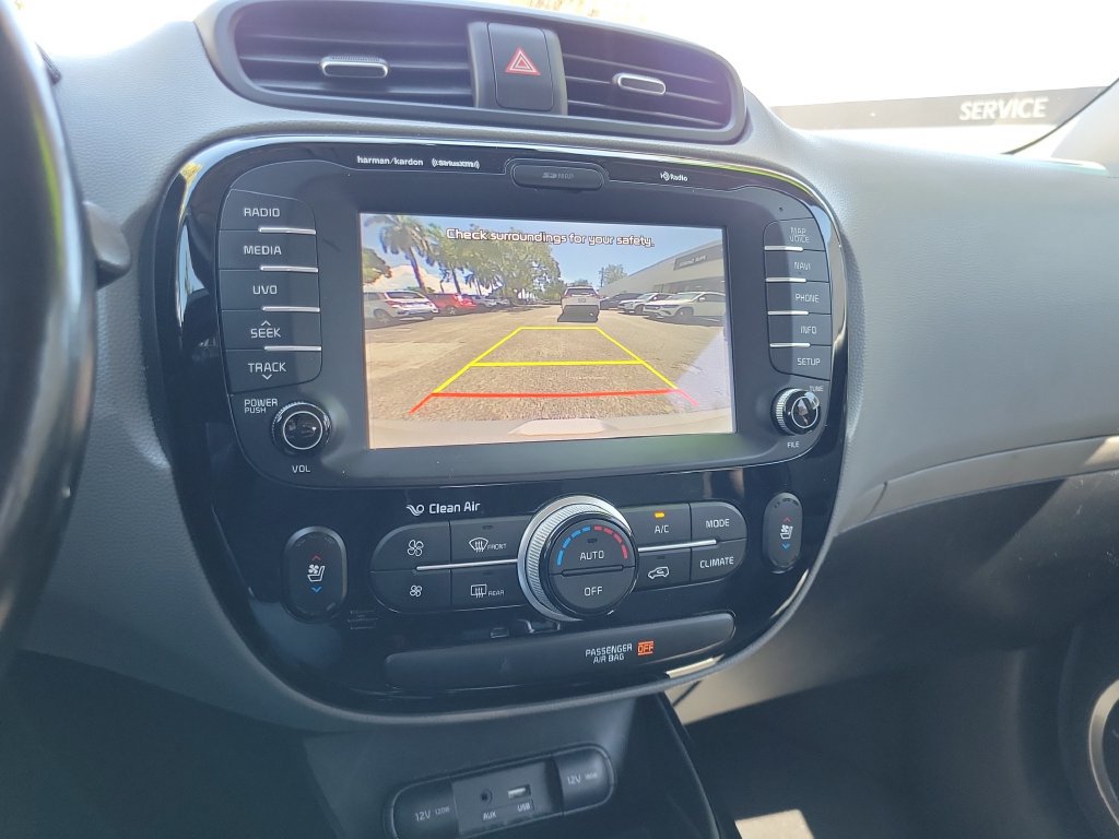Used 2017 Kia Soul + w/ Primo Package FWD image 24