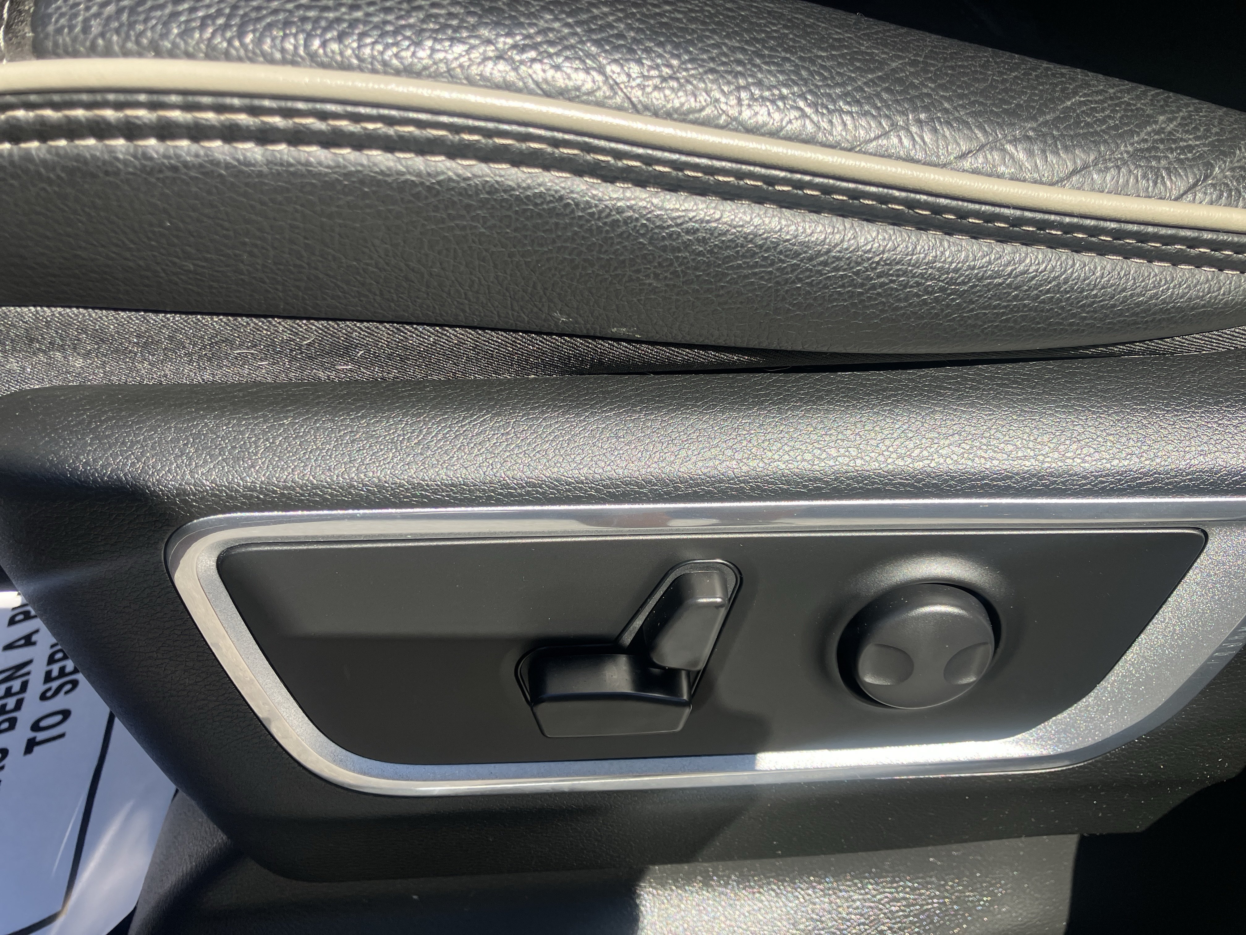 Used 2023 RAM 1500 Laramie AWD/4WD image 19
