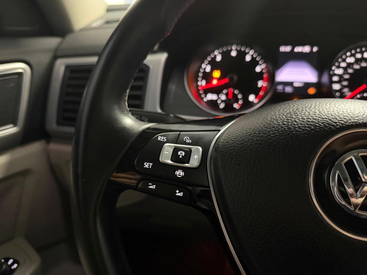 Used 2019 Volkswagen Atlas SE image 33