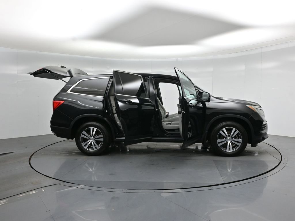 Used 2017 Honda Pilot EX image 4
