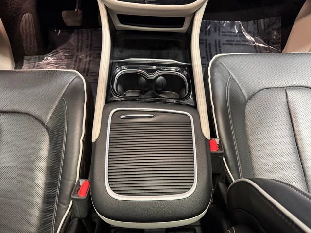 Used 2024 Chrysler Pacifica Limited image 33