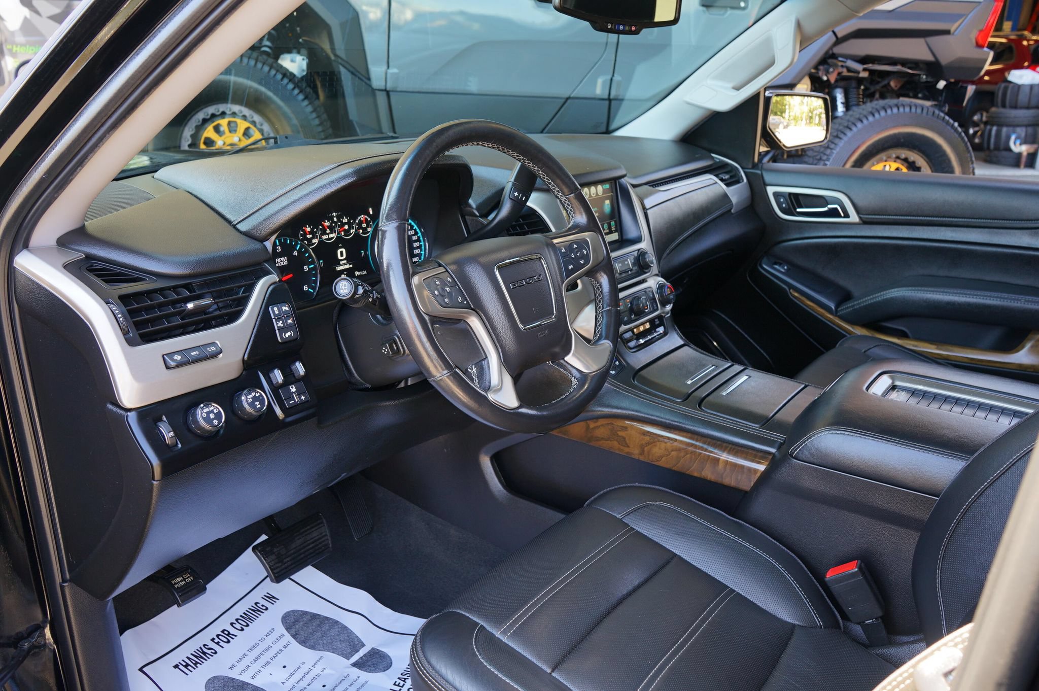 Used 2019 GMC Yukon XL Denali w/ Denali Ultimate Package AWD/4WD image 18