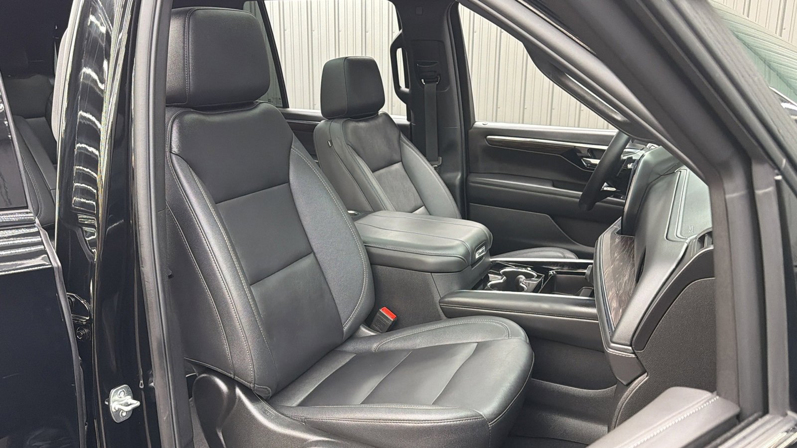 Used 2025 Chevrolet Tahoe Z71 w/ Comfort Package image 35