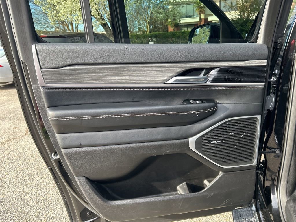 Used 2024 Jeep Wagoneer L Series II w/ Flexible Seating Group image 23