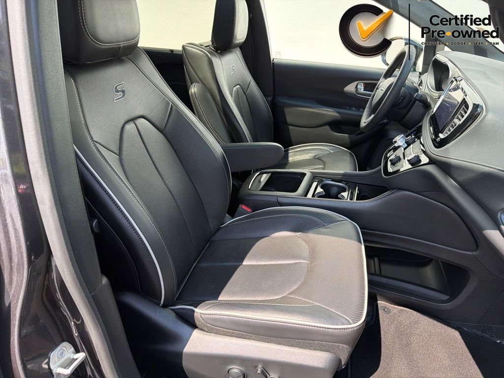 Certified 2023 Chrysler Pacifica Limited w/ Uconnect Theater Family Group AWD/4WD image 44