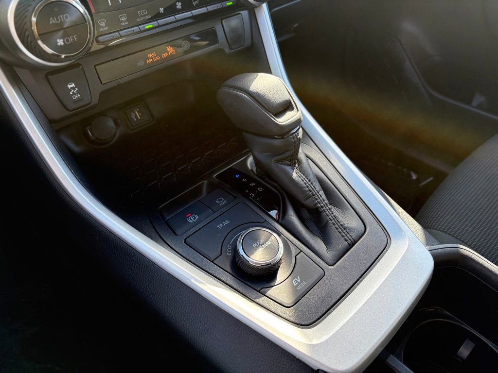 Certified 2025 Toyota RAV4 LE AWD/4WD image 22