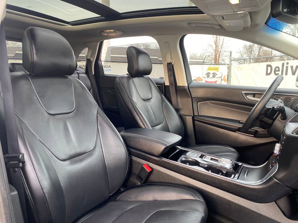 Used 2019 Ford Edge Titanium w/ Equipment Group 301A image 18