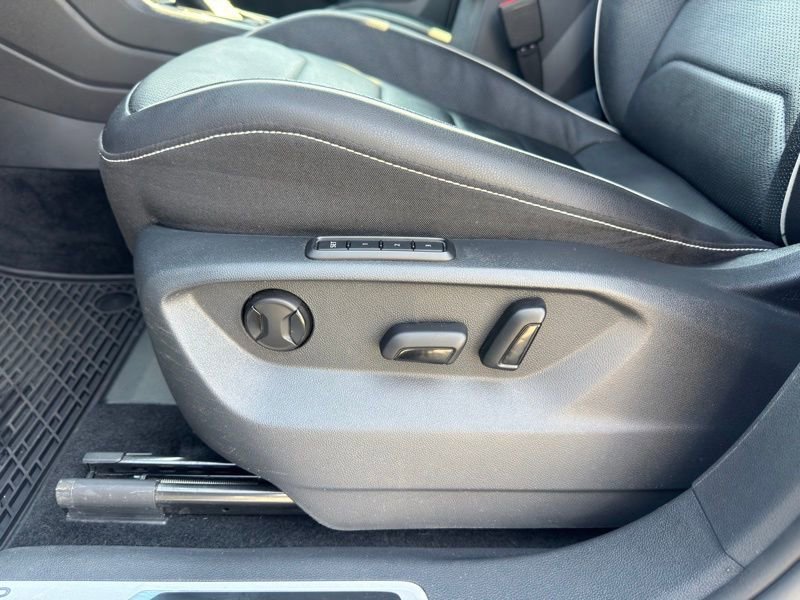 Used 2023 Volkswagen Tiguan SEL R-Line image 11