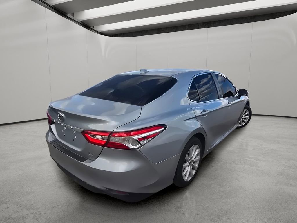 Used 2020 Toyota Camry LE image 10