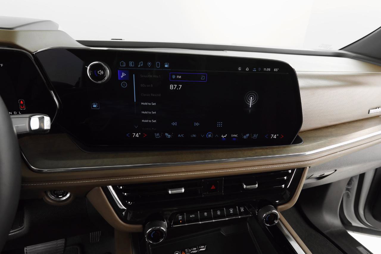 Used 2025 Chevrolet Suburban High Country image 41