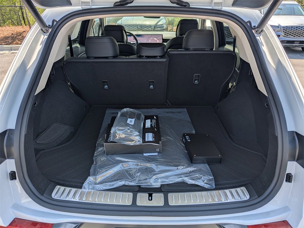 Used 2026 Genesis GV70 2.5T Select image 13